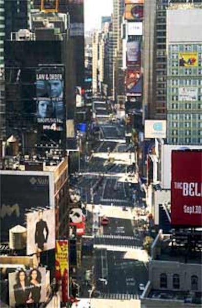 Times Square presentaba ayer un aspecto casi desértico.