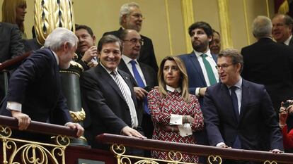 La presidenta de Andalucía. Susana Díaz, junto a los presidentes de Asturias y Galicia, Javier Fernández y Alberto Nuñez-Feijóo, durante el acto de conmemoración del cuarenta aniversario de la Constitución en el Congreso. 