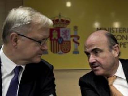 El comisario europeo de Asuntos Económicos, Olli Rehn (i) y el ministro español de Economía, Luis de Guindos, en Madrid. EFE/Archivo