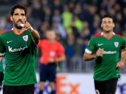 Raúl García celebra el primer gol ante el Partizán.