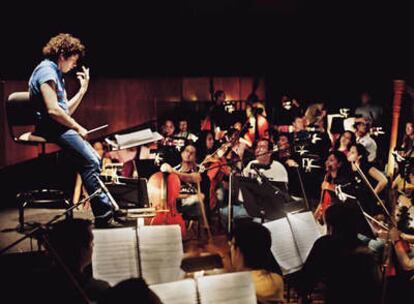 Gustavo Dudamel, de 26 años, titular de la Orquesta Sinfónica de Los Ángeles, ensaya 'La Boheme'