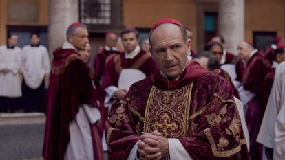 Ralph Fiennes, en una imagen de la película 'Cónclave', de Edward Berger, estrenada el pasado viernes 20 de diciembre.