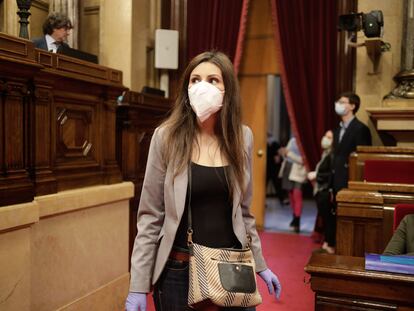 Lorena Roldán entra en el Parlament para asistir a una sesión de control del pasado mes de abril.