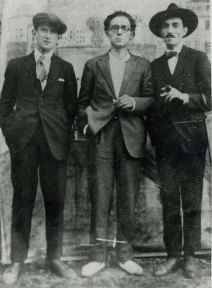 Manuel Antonio (á esquerda) con Pepe Pérez (dereita) e Xosé Losada Castelao, curmán de Castelao