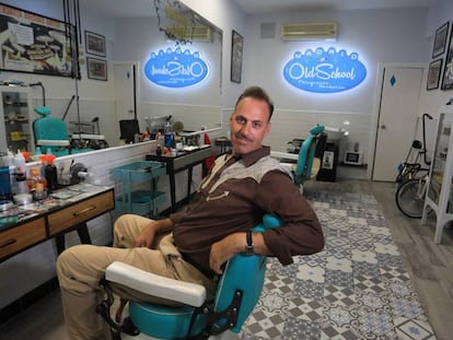 Jesús Molina, peluquero y barbero del local Old School de la calle Toledo.
