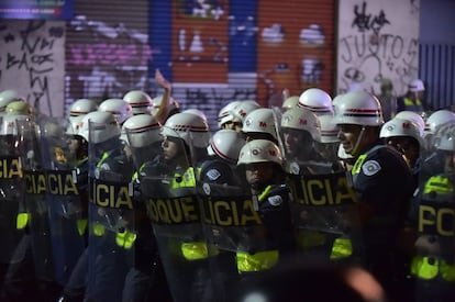 Policiais durante o protesto desta quinta-feira em São Paulo.