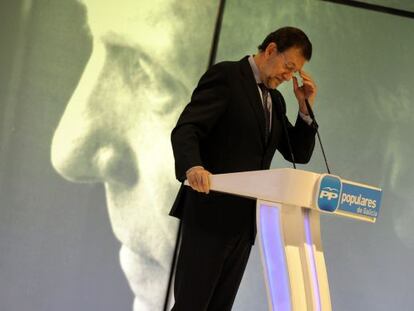 Rajoy defiende la honradez de la clase política con Fraga como mejor ejemplo