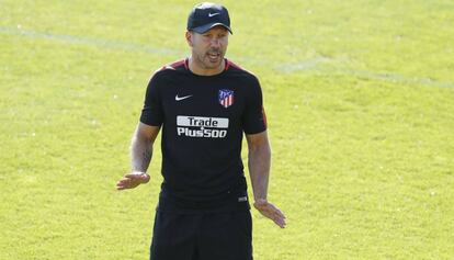 Simeone, este viernes en el entrenamiento previo al partido con el Girona.