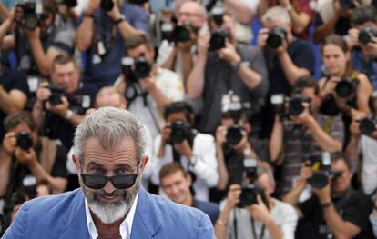 El actor Mel Gibson posa en el photocall del film 'Blood Father' que se presenta fuera de competición.