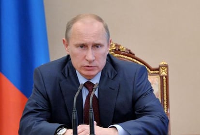 Vladimir Putin en un encuentro con miembros del Consejo de Seguridad Ruso el día de la aprobación de la ley.