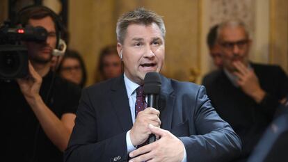 Toni Brunner, presidente del Partido Popular suizo (SVP), durante un discurso en el Parlamento en Berna.