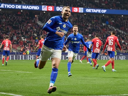 Borja Mayoral celebra el tanto de penalti que supuso el definitivo empate a tres entre el Atlético y el Getafe.