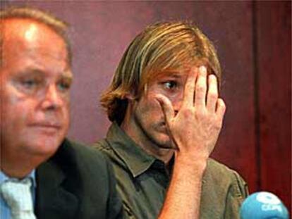 Gaizka Mendieta en la rueda de prensa junto a su representante, Alberto Toldrá.