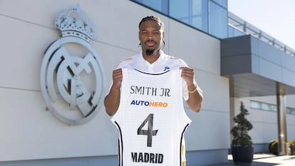 Dennis Smith tras fichar por el Real Madrid este jueves en una foto cedida por el club.