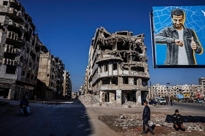 Una de las avenidas de Homs, ciudad símbolo de la revueltas de la Primavera Árabe, el 17 de diciembre tras la caída del régimen de Bachar el Asad. 