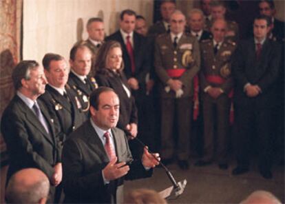 El nuevo ministro de Defensa, José Bono, durante su intervención en el acto de toma de posesión.