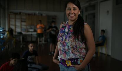 La actriz mexicana Nadia Zúñiga, en un taller de teatro para niños en Terrassa.