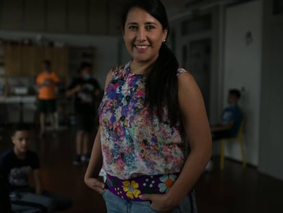 La actriz mexicana Nadia Zúñiga, en un taller de teatro para niños en Terrassa.