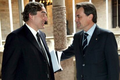 El presidente de la CEOE, Juan Rosell, durante su entrevista con Artur Mas en el palau de la Generalitat.