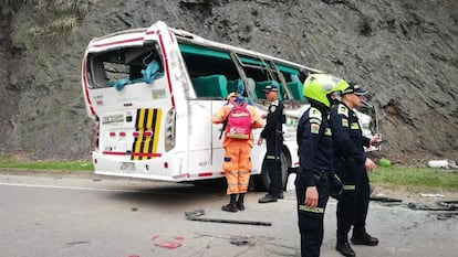 accidente de un bus turstico en la va Bogot-La Vega