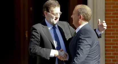 Mariano Rajoy recibe al presidente de Extremadura, José Antonio Monago.