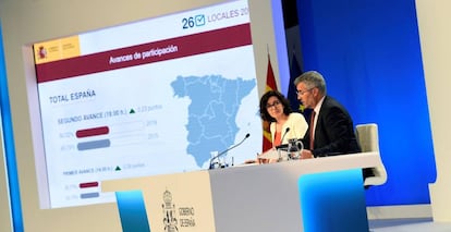 La subsecretaria del Ministerio del Interior, Isabel Goicoechea, y el secretario de Estado de Comunicación, Miguel Ángel Oliver.