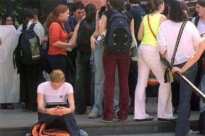 Casi dos tercios de los estudiantes de másteres en España son mujeres.