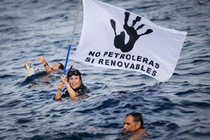 Protesta este sábado en el mar frente a los sondeos en Canarias.