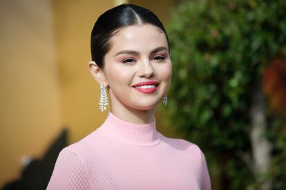 Selena Gomez – Aunque no forma parte del reparto de la próxima entrega de Los cazafantasmas, la actriz y cantante ya ejerce como una cazadora de ectoplasmas. Gomez sorprendió al público del programa de Jimmy Fallon al desvelar que tenía instalada en su móvil una aplicación que detecta fantasmas y que estaba convencida de que los espíritus pueden comunicarse a través de la tecnología. “Estaba en un concierto y empezó a decir los nombres de pila de gente importante en vida”, aseguró.