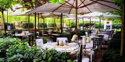 Terraza del restaurante Rubaiyat.