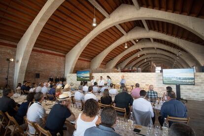 Grandes bodegas, sumilleres, compradores, expertos, periodistas y críticos del panorama vitivinícola nacional e internacional han podido disfrutar de catas magistrales y un nivel excepcional de vinos.