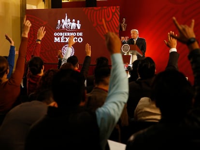 Varios periodistas durante una conferencia de prensa del presidente Andrés Manuel López Obrador, en Ciudad de México.