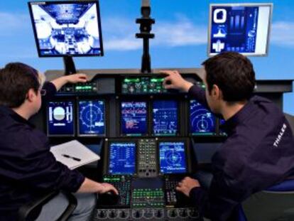 Simulador de control de vuelo del avión de transporte militar A400M de Airbus desarrollado por Thales.