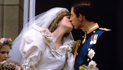 Lady Di y Carlos de Inglaterra, en día de su boda en 1981.
