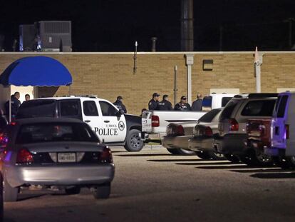 Agentes de policía, en el lugar donde se han producido los disparos en la Universidad Tecnológica de Texas.