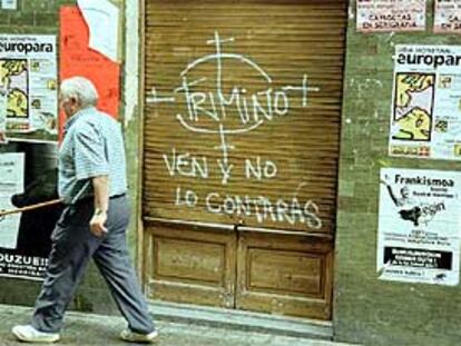 Pintada en una calle de Rentería contra el concejal del PP José María Trimiño.