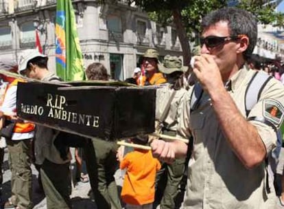 Manifestación de los agentes forestales contra la nueva ley de Aguirre.