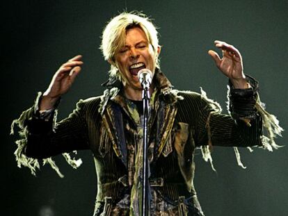 David Bowie, durante su concierto en Praga el 23 de junio de 2004, dentro de la gira 'A Reality Tour'.