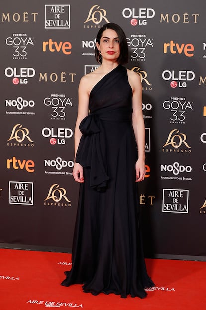 La directora Celia Rico, nominada a mejor dirección novel por Viaje al cuarto de una madre, con vestido de Cortana.