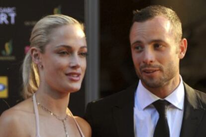 Pistorius, junto a Reeva Steenkamp, durante un acto en Johanesburgo en noviembre de 2012.