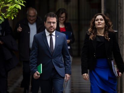 El presidente de la Generalitat, Pere Aragonès (izq.), y la vicepresidenta, Laura Vilagrà (der.), a su llegada a la reunión semanal del Gobierno catalán
