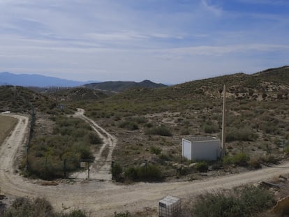 Una de las parcelas afectadas por la contaminación radiactiva en Palomares, dentro del término municipal de Cuevas de Almanzora (Almería), el domingo.