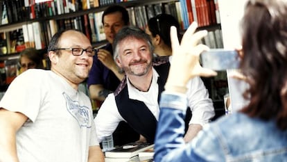 El escritor irlandés John Connolly en la Feria del Libro del Madrid