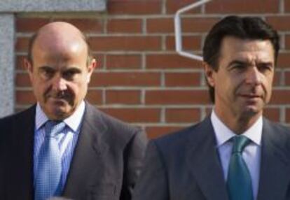 Los ministros de Economía, Luis de Guindos, y de Industria, Energía y Turismo, José Manuel Soria.
