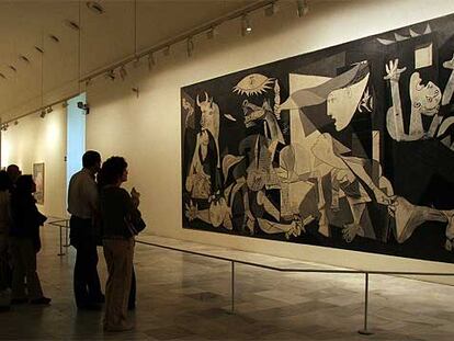 El 'Guernica' de Picasso en su instalación del Museo Reina Sofía.