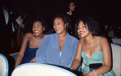 De izquierda a derecha, Ensa, Erika y Evin, las tres hijas del actor Bill Cosby, en una imagen de 1992.