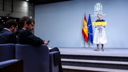 Yolanda Díaz valora la decisión del presidente del Gobierno, este lunes en Madrid.