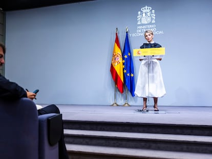 Yolanda Díaz valora la decisión del presidente del Gobierno, este lunes en Madrid.