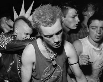 Punks, Gatehead, Tyneside, 1985. Copia de bromuro y gelatina de plata.