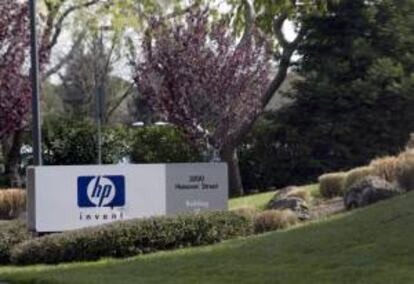 HP denunció a Oracle en junio de 2011 al entender que la empresa informática incumplió un contrato de cooperación con ellos al interrumpir de forma unilateral la fabricación de productos compatibles con los microprocesadores Itanium desarrollados por HP e Intel. EFE/Archivo